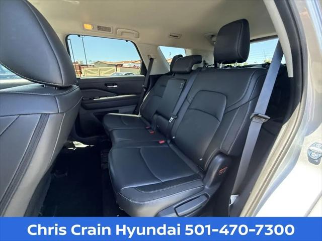 2025 Nissan Pathfinder SL 4WD