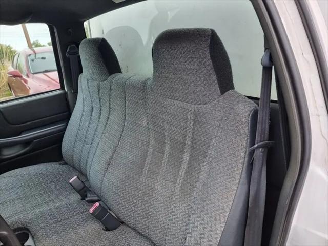 2002 Chevrolet S-10 Base