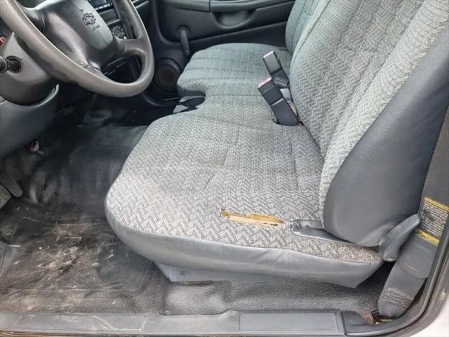 2002 Chevrolet S-10 Base