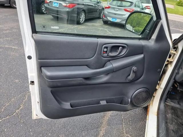 2002 Chevrolet S-10 Base