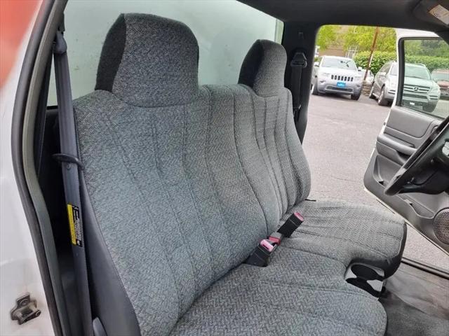 2002 Chevrolet S-10 Base