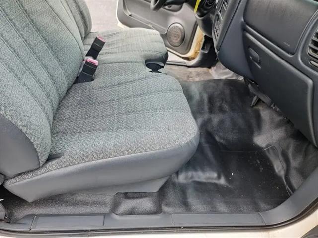 2002 Chevrolet S-10 Base