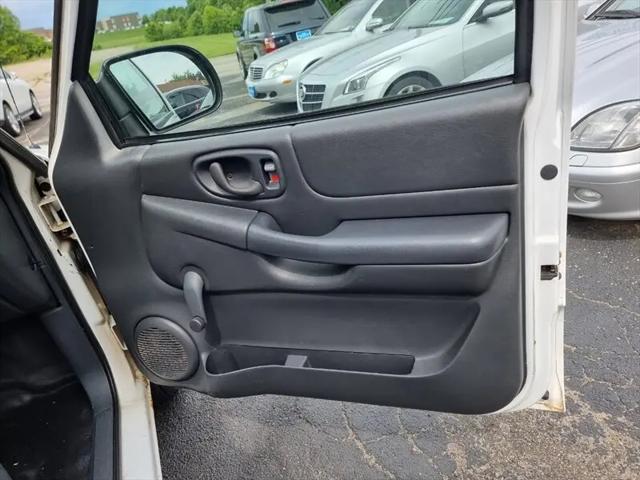 2002 Chevrolet S-10 Base