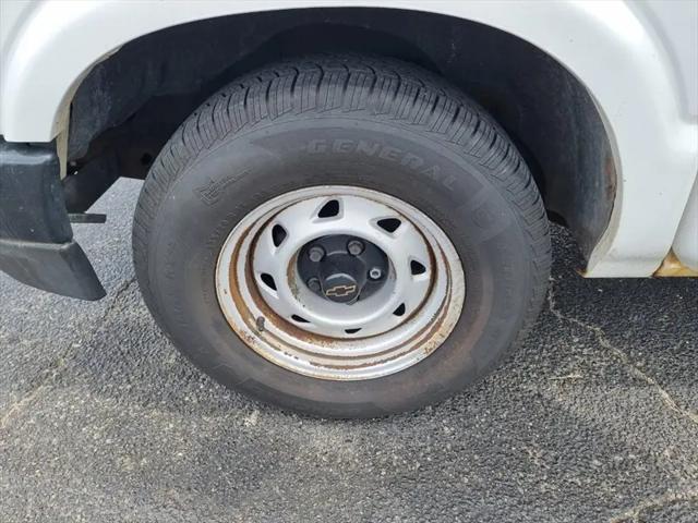 2002 Chevrolet S-10 Base
