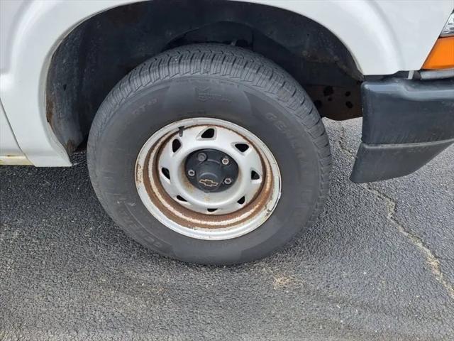 2002 Chevrolet S-10 Base