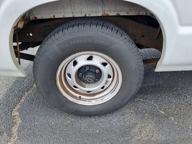2002 Chevrolet S-10 Base
