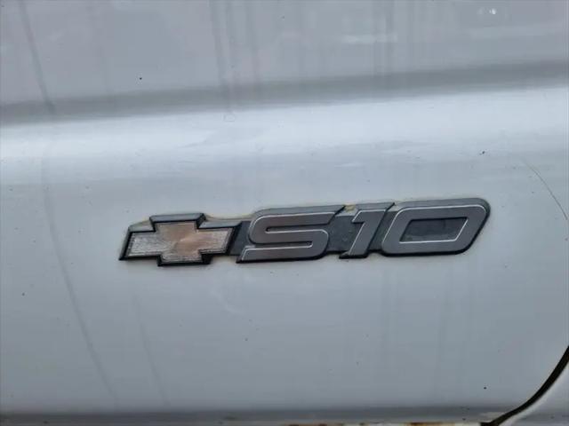 2002 Chevrolet S-10 Base