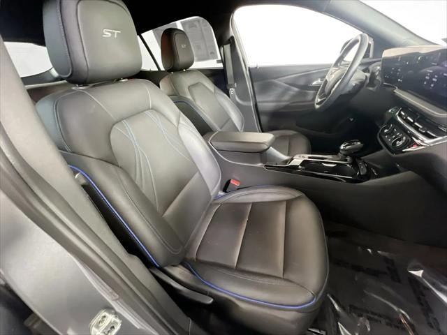 2025 Buick NV Sport Touring FWD