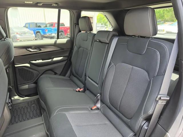 2026 Jeep Grand Cherokee Altitude 4x2
