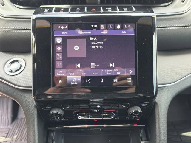 2026 Jeep Grand Cherokee Altitude 4x2