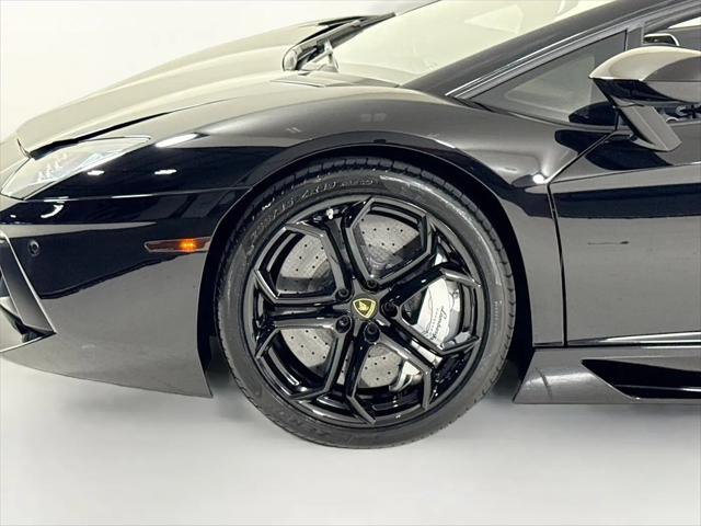 2016 Lamborghini Aventador LP700-4