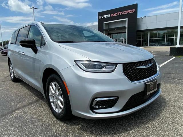 2024 Chrysler Pacifica Touring L for sale in Indianapolis, IN