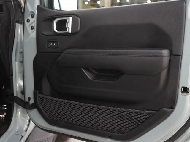 2023 Jeep Wrangler 4-Door Sahara Altitude 4x4