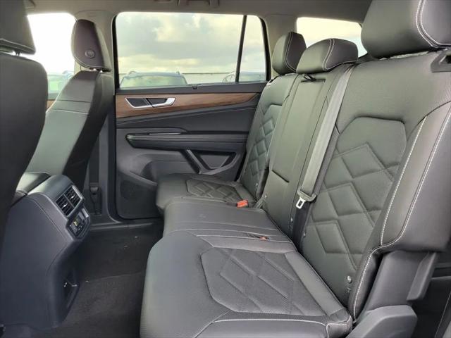 2026 Volkswagen Atlas SE with Technology