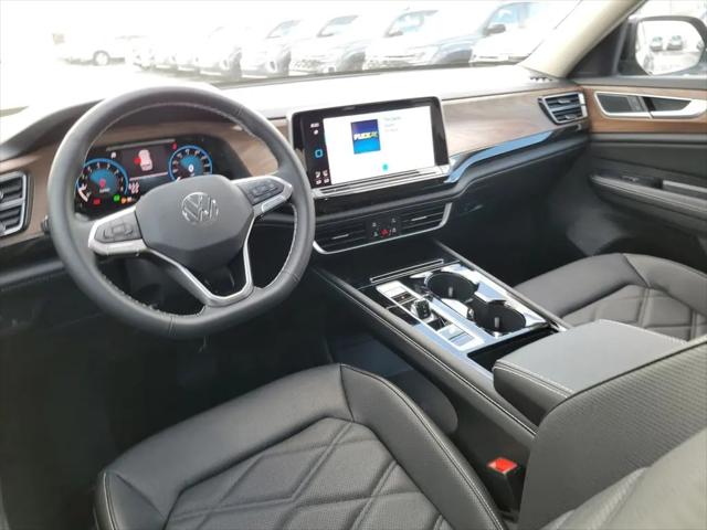 2026 Volkswagen Atlas SE with Technology