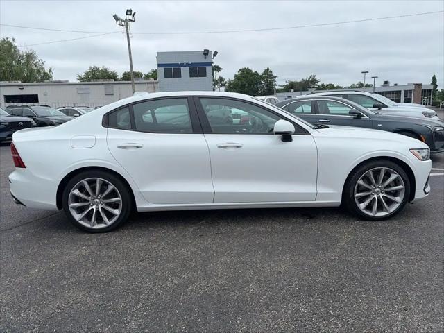 2021 Volvo S60 T6 Momentum