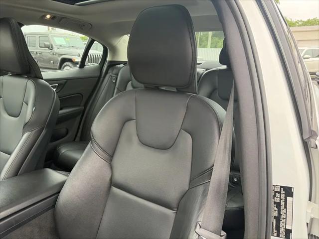 2021 Volvo S60 T6 Momentum
