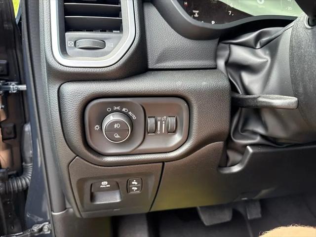 2026 Ram 1500 Big Horn Crew Cab 4x4 5'7" Box