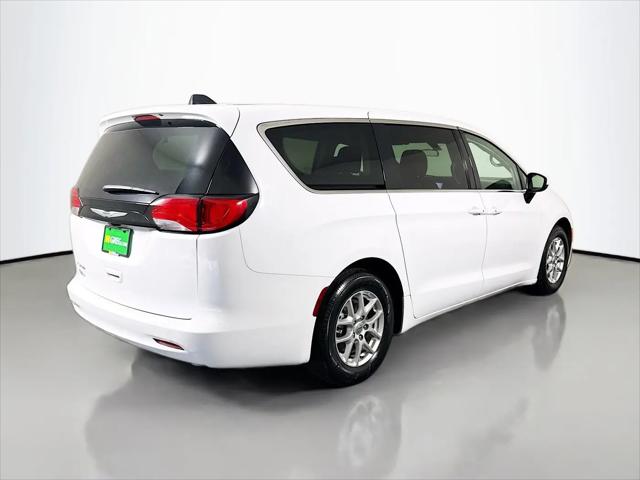 2022 Chrysler Voyager LX