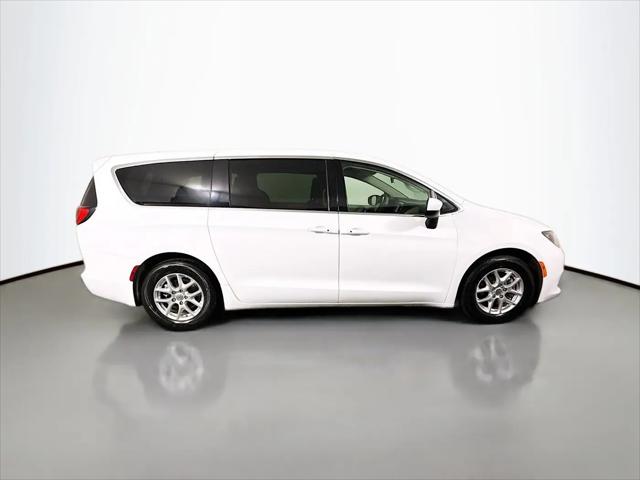 2022 Chrysler Voyager LX