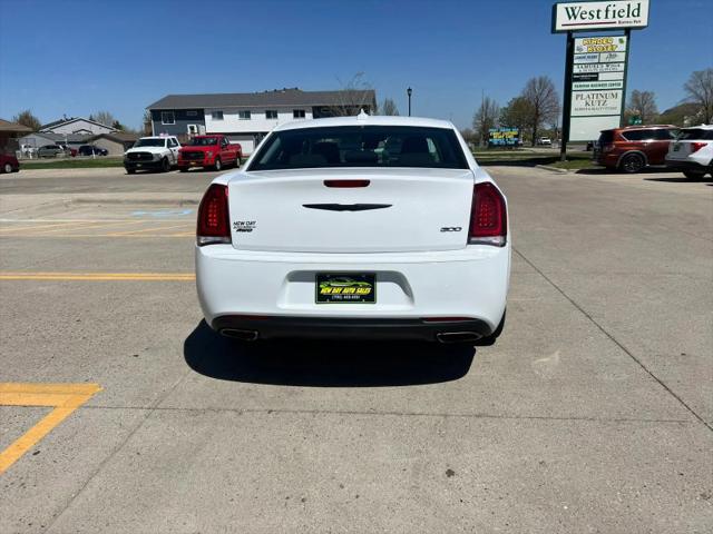 2022 Chrysler 300 Touring AWD