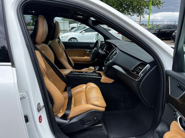 2017 Volvo XC90 T6 Momentum