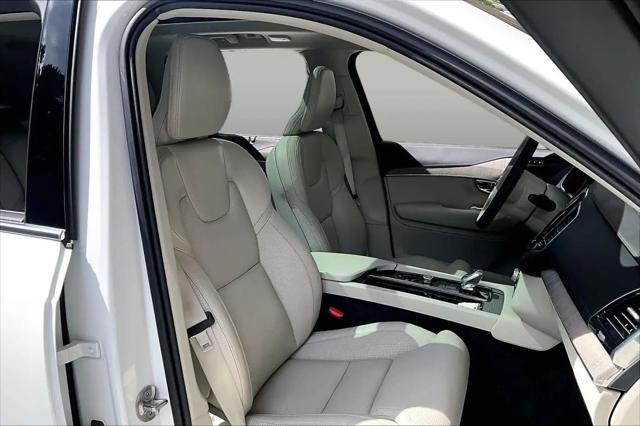 2025 Volvo XC90 Plug-In Hybrid T8 Ultra 7-Seater