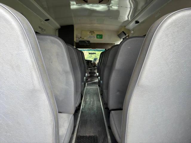2008 Ford E-450 Cutaway XL