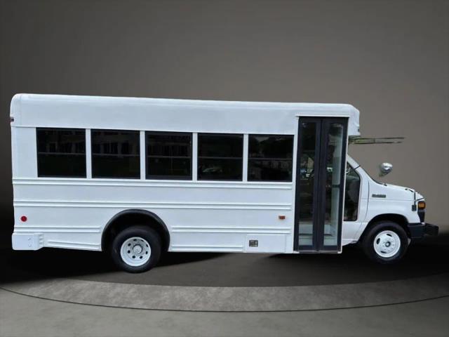 2008 Ford E-450 Cutaway XL