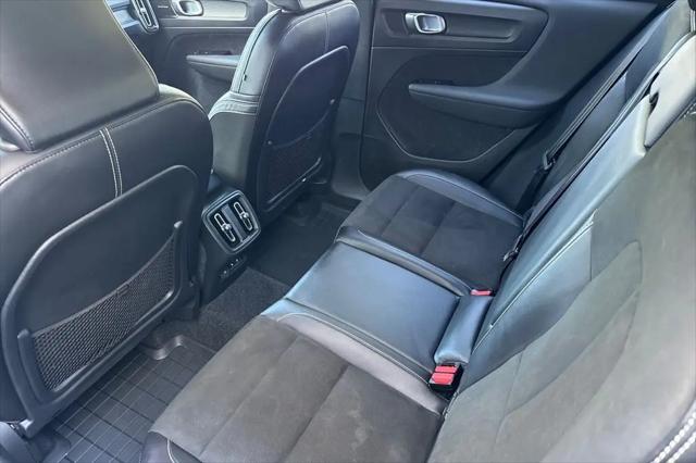 2021 Volvo XC40 T5 R-Design