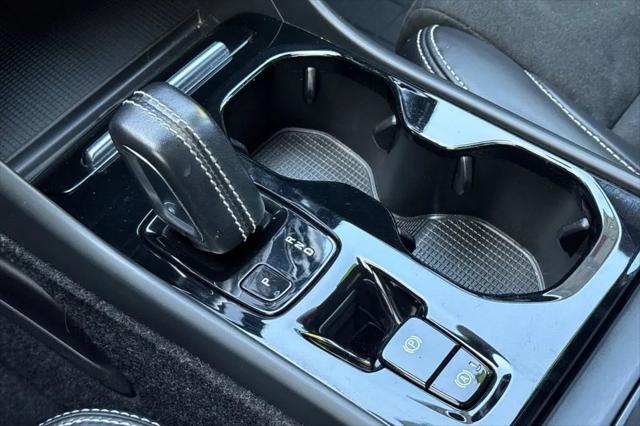 2021 Volvo XC40 T5 R-Design