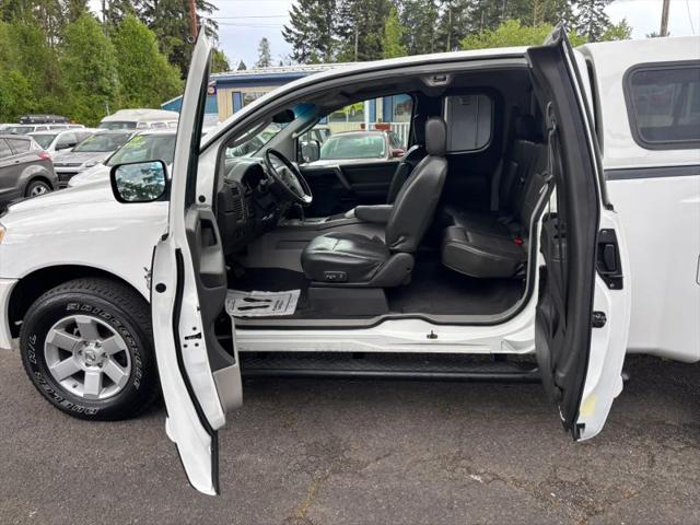 2004 Nissan Titan LE