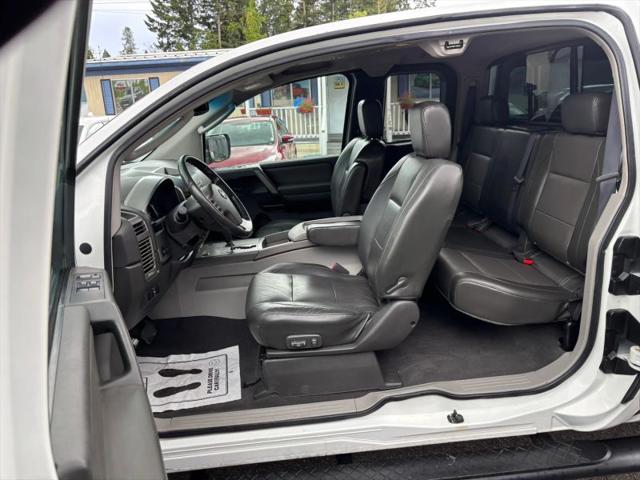 2004 Nissan Titan LE