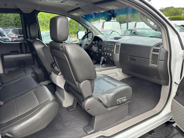 2004 Nissan Titan LE