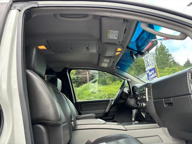 2004 Nissan Titan LE