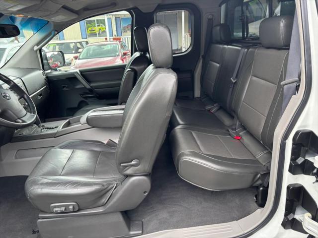 2004 Nissan Titan LE
