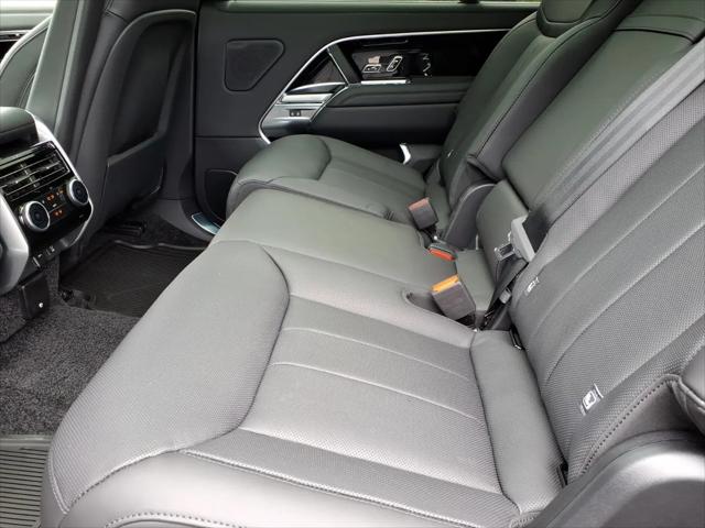 2026 Land Rover Range Rover P400 SE 7 Seat