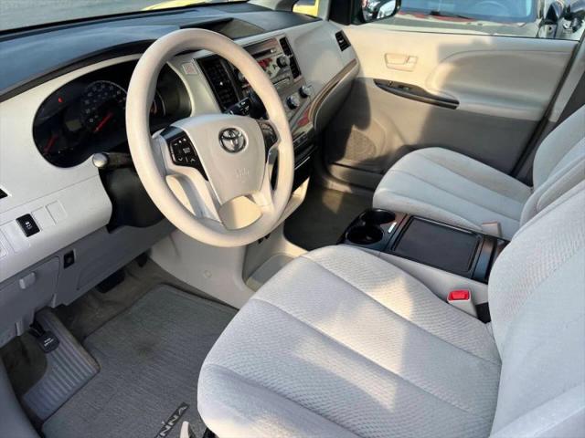 2012 Toyota Sienna LE V6 8 Passenger