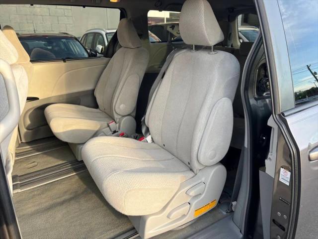 2012 Toyota Sienna LE V6 8 Passenger