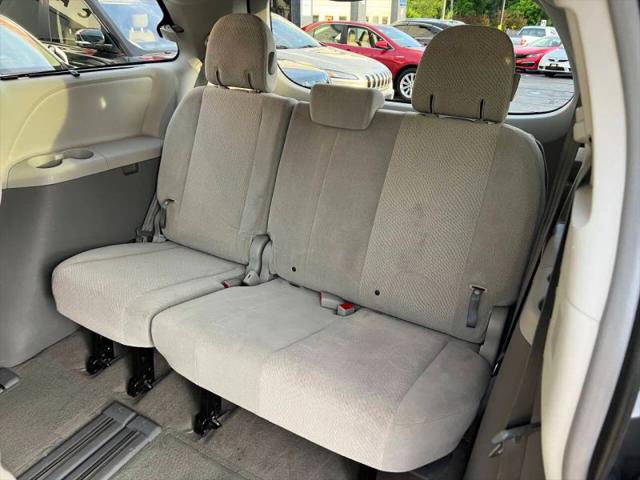 2012 Toyota Sienna LE V6 8 Passenger