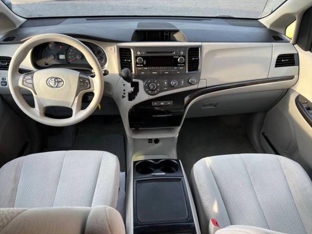 2012 Toyota Sienna LE V6 8 Passenger