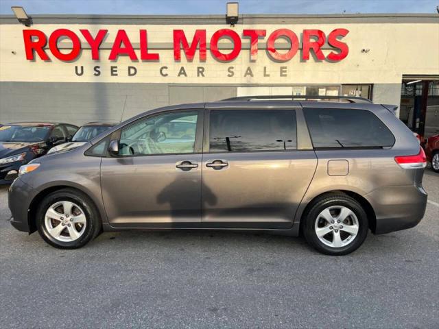 2012 Toyota Sienna LE V6 8 Passenger