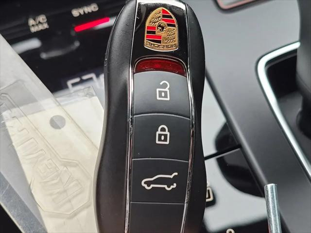2025 Porsche Macan T