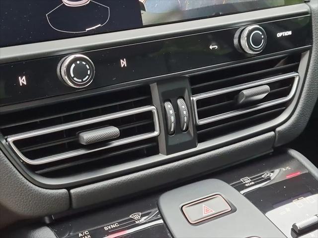 2025 Porsche Macan T