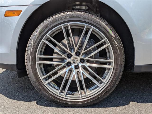 2025 Porsche Macan T