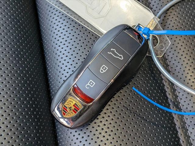 2025 Porsche Macan T