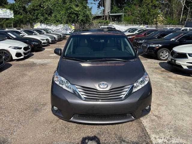 2017 Toyota Sienna XLE Premium 8 Passenger