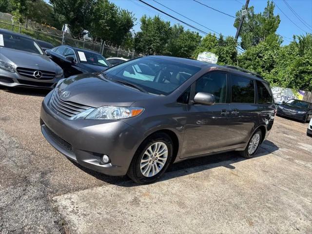 2017 Toyota Sienna XLE Premium 8 Passenger