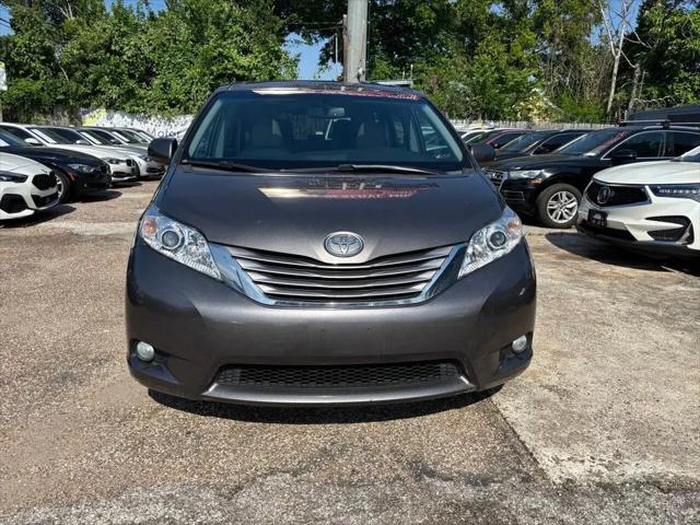 2017 Toyota Sienna XLE Premium 8 Passenger