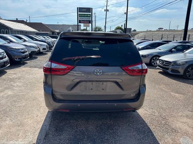 2017 Toyota Sienna XLE Premium 8 Passenger